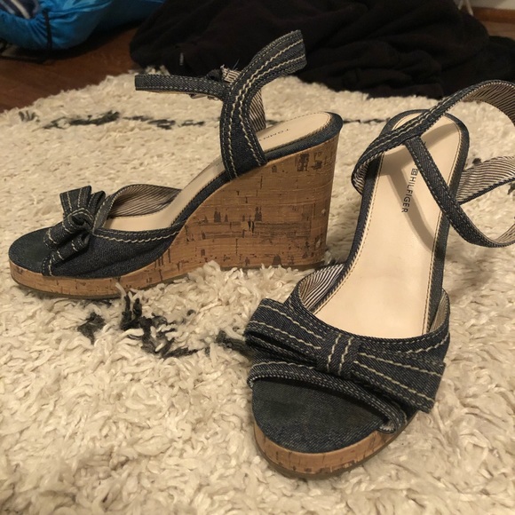 [SOLD] Tommy Hilfiger Jean Bow Wedges - Picture 3 of 5
